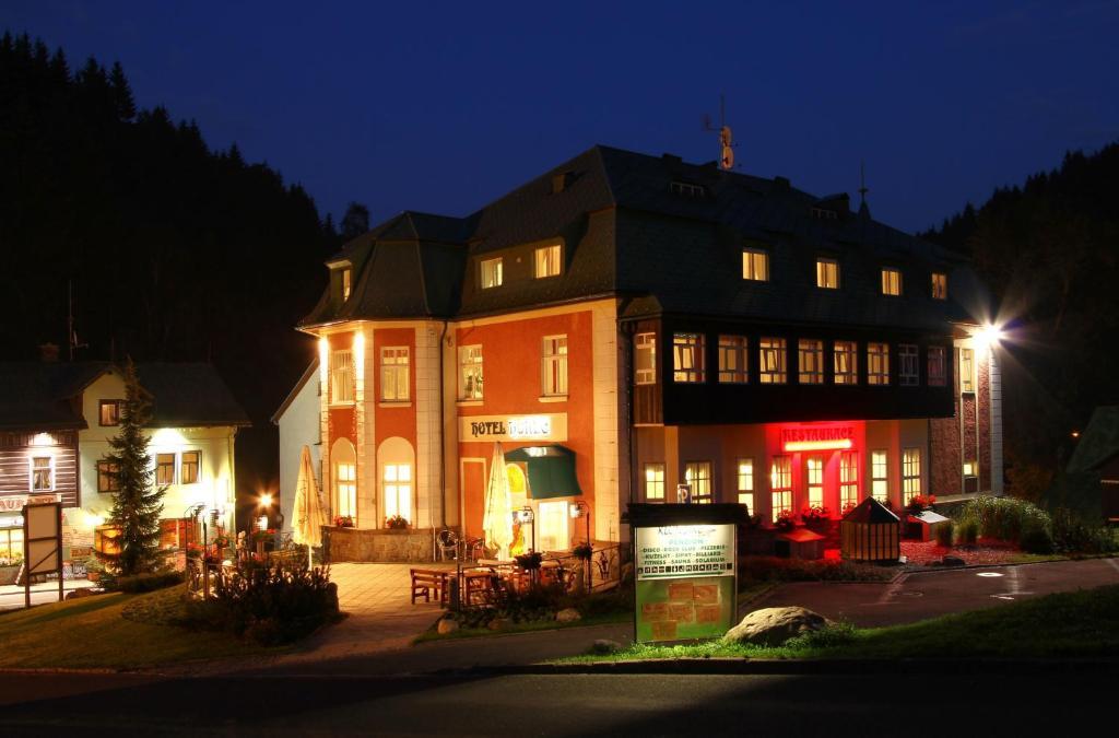 Hotel Horec ペツ・ポト・スニェシュコウ エクステリア 写真
